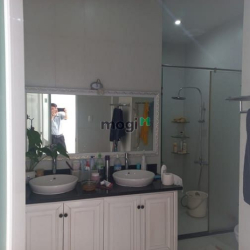 Bán Gấp Biệt Thự Nguyễn Xiển 411m2 Ngang 14m có 10Phòng Thu Nhập 30tr