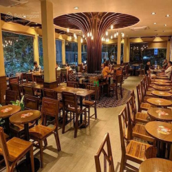Cho thuê nhà mặt tiền Calmette, Quận 1, DT: 10x10m, 1 trệt, 1 lầu