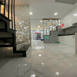 Thua bóng đá bán nhà Đ.Nguyễn Lương Bằng, Q7, 55m2, có sổ hồng riêng
