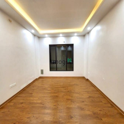 Bán nhà Đê La Thành 28m² lô góc 3 mặt thoáng giá siêu hấp dẫn