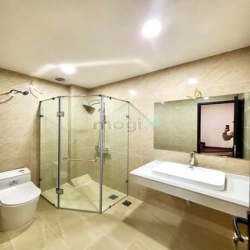 Bán nhà Đê La Thành 28m² lô góc 3 mặt thoáng giá siêu hấp dẫn