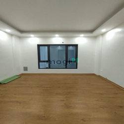 Bán nhà Đê La Thành 28m² lô góc 3 mặt thoáng giá siêu hấp dẫn