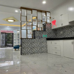 Thua bóng đá bán nhà Đ.Nguyễn Lương Bằng, Q7, 55m2, có sổ hồng riêng