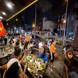 Cho thuê nhà hàng vỉa hè 10m MT số 66 Trần Hưng Đạo, Q1. Dt: 8x20m