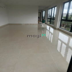 Cho thuê nhà 3 tầng có thang máy 2MT đường Nguyễn Phước Lan, Hòa Xuân