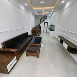 Bán nhà 5 tầng ở ngay phố Ngọc Trì, full nội thất, giá tốt