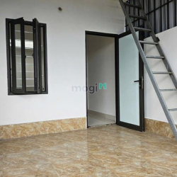 Bán nhà 5 tầng ở ngay phố Ngọc Trì, full nội thất, giá tốt