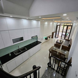 Bán nhà 5 tầng ở ngay phố Ngọc Trì, full nội thất, giá tốt