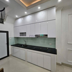 Bán nhà 5 tầng ở ngay phố Ngọc Trì, full nội thất, giá tốt