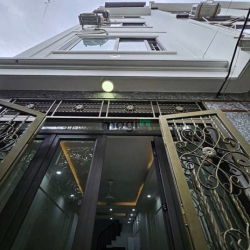 Bán nhà 5 tầng ở ngay phố Ngọc Trì, full nội thất, giá tốt