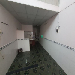 5tr/th- 1 lầu +sân + máy lạnh: Hẻm 78 Tôn Thất Thuyết,  Q4 - 091968609