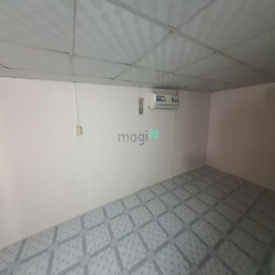 5tr/th- 1 lầu +sân + máy lạnh: Hẻm 78 Tôn Thất Thuyết,  Q4 - 091968609