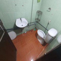 5tr/th- 1 lầu +sân + máy lạnh: Hẻm 78 Tôn Thất Thuyết,  Q4 - 091968609