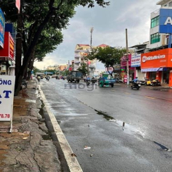 Bán nhà mặt tiền chỉ 8 tỷ đang cho thuê 23tr