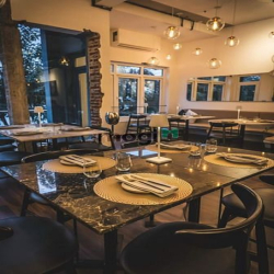 Cho thuê MBKD Mặt Phố TRÍCH SÀI - NGUYỄN ĐÌNH THI - View HỒ TÂY