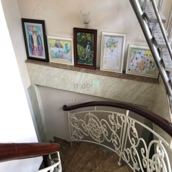 Tòa nhà văn phòng 7 tầng thang máy, có hầm, ngay Bến Thành