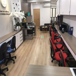 Officetel Charmington 45m2 sẵn nội thất văn phòng đẹp y hình