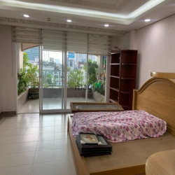 Tòa nhà văn phòng 7 tầng thang máy, có hầm, ngay Bến Thành