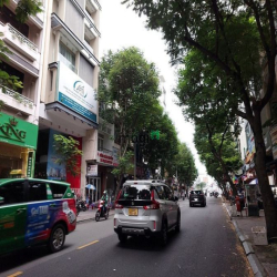 Tòa nhà văn phòng 7 tầng thang máy, có hầm, ngay Bến Thành