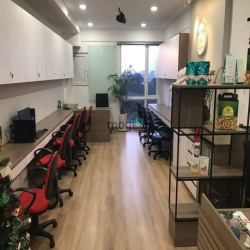 Officetel Charmington 45m2 sẵn nội thất văn phòng đẹp y hình