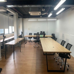 Văn phòng cho thuê full nội thất, diện tích 270m2, giá 285.000/m2