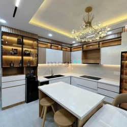 Bán gấp nhà đẹp 585 Sư Vạn Hạnh, 78m2, 4tỷ350tr, sổ sẵn, 1 trệt 2 lầu