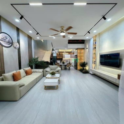 Bán gấp nhà đẹp 585 Sư Vạn Hạnh, 78m2, 4tỷ350tr, sổ sẵn, 1 trệt 2 lầu