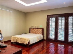 Bán biệt thự phố Minh Khai, LÔ GÓC, VỈA HÈ, 180m2 x 5 tầng, 47 tỷ