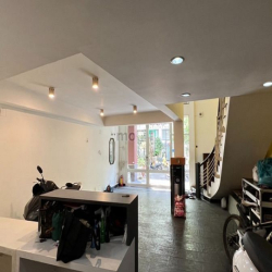 Bán nhà phố đầy đủ nội thất có thang máy và hầm trung tâm Phú Mỹ Hưng