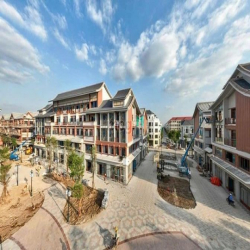 Miễn phí 24 tháng khi thuê shophouse Vinhomes Grand World Hà Nội