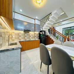 Bán nhà đường Phạm Văn Bạch phường 12, Gò Vấp, 70m2,- 5 tầng mới cáu