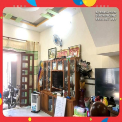 TB. 6x triệu/m2. Nhà 135m2, 3T, ngang 5.2M, nở hậu, gần MT Cộng Hòa.