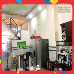 TB. 6x triệu/m2. Nhà 135m2, 3T, ngang 5.2M, nở hậu, gần MT Cộng Hòa.