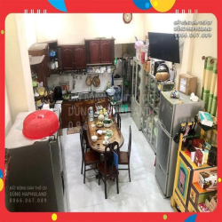 TB. 6x triệu/m2. Nhà 135m2, 3T, ngang 5.2M, nở hậu, gần MT Cộng Hòa.