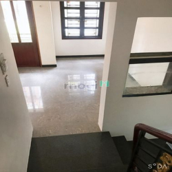 Bán gấp nhà CÁCH MẠNG THÁNG 8, QUẬN 3, 4 phòng ngủ, hẻm thông kinh doa