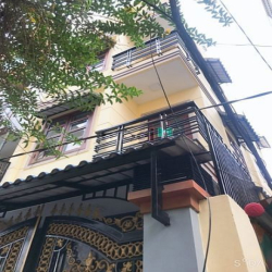 Bán gấp nhà CÁCH MẠNG THÁNG 8, QUẬN 3, 4 phòng ngủ, hẻm thông kinh doa