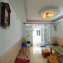 Gấp Bán Nhà Hẻm Xe Hơi - 40m2 - Ngay Công An Quận 12 - Chỉ 3,3 Tỷ