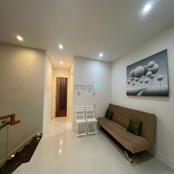 Cho thuê penthouse Star Hill, 306m2, 4PN, FUll nội thất. giá tốt