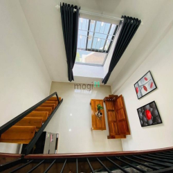 Căn hộ gác cao full nội thất quận 7 hướng về trung tâm