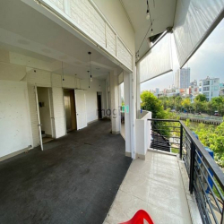*Cho Thuê nhà góc 2 mặt tiền ngang 13m2, Trường Sa Quận 3.