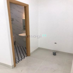 Nhà đẹp - Hẻm Xe Hơi (8m) - sát mặt tiền đường Hòa Hảo. 70m. Nha mới
