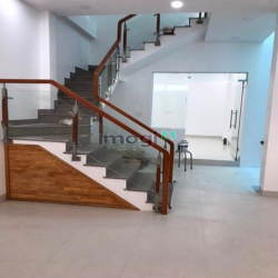 Nhà đẹp - Hẻm Xe Hơi (8m) - sát mặt tiền đường Hòa Hảo. 70m. Nha mới