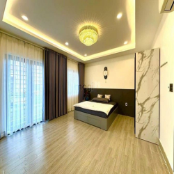 Nhà Phố hiện đại - Thiết kế Lửng - Thang máy - Mặt tiền hẻm 6m