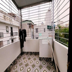 BÁN GẤP! Nhà đẹp phố Trạm 40m2, 4PN, ô tô đỗ cửa, chỉ 6.55 tỷ.