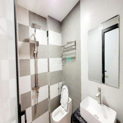 BÁN GẤP! Nhà đẹp phố Trạm 40m2, 4PN, ô tô đỗ cửa, chỉ 6.55 tỷ.