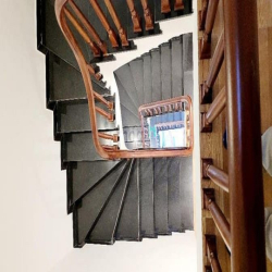 BÁN GẤP! Nhà đẹp phố Trạm 40m2, 4PN, ô tô đỗ cửa, chỉ 6.55 tỷ.