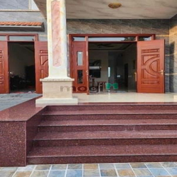 Bán gấp nhà sân vườn 3PN, 2WC, PHÒNG KHÁCH, NHÀ BẾP, sân để vừa 2 ô tô