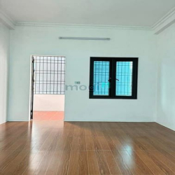 Bán nhà đẹp ngõ 21 Lê Văn Lương, 30m2, 5 tầng, mt 4,2m, sổ đỏ,5.7 tỷ