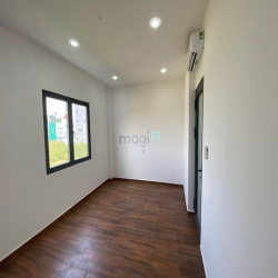 Cần cho thuê nhà phố 4PN, 3WC, mặt tiền 8m. Tiện ở, kinh doanh
