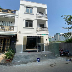 Cần cho thuê nhà phố 4PN, 3WC, mặt tiền 8m. Tiện ở, kinh doanh